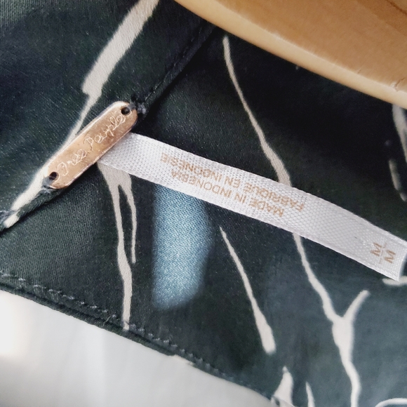 Free People Pleated Sillouette Top with V-neck Front and back - Tie-back Neck - Picture 5 of 7